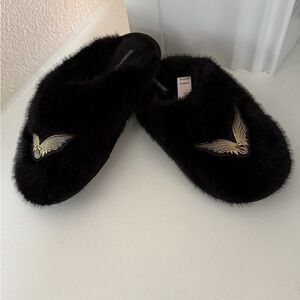NWT VICTORIA'S SECRET Luxe Plush Closed-Toe Slippers